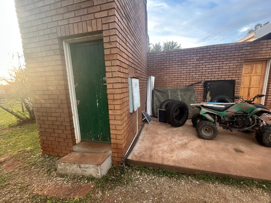 4 Bedroom Property for Sale in Hartbeesfontein AH North West